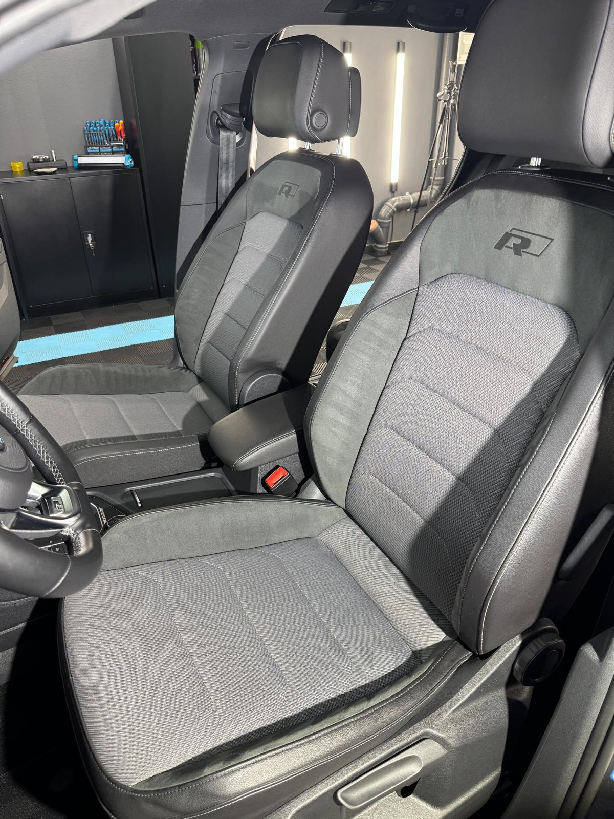 VW Tiguan R-Line Vordersitze nach Polsterreinigung
