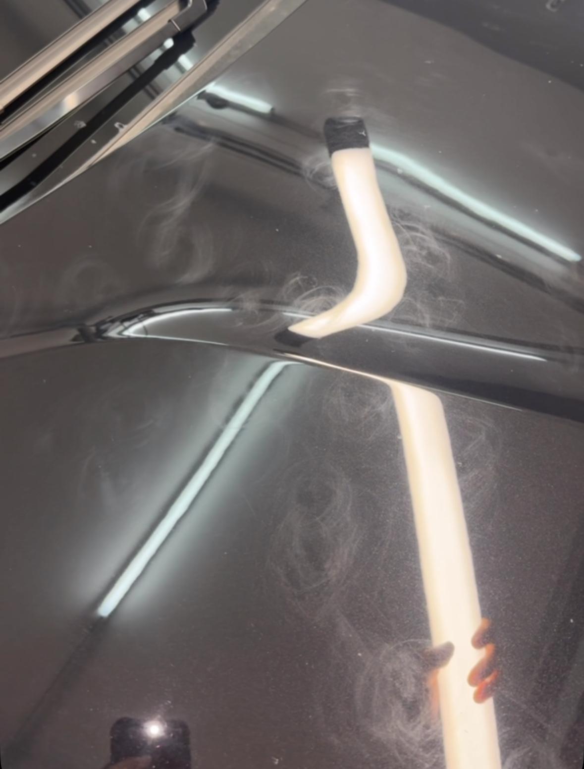 Lackpolitur in Arbeit – Hologramme und Polierspuren unter Lichttest