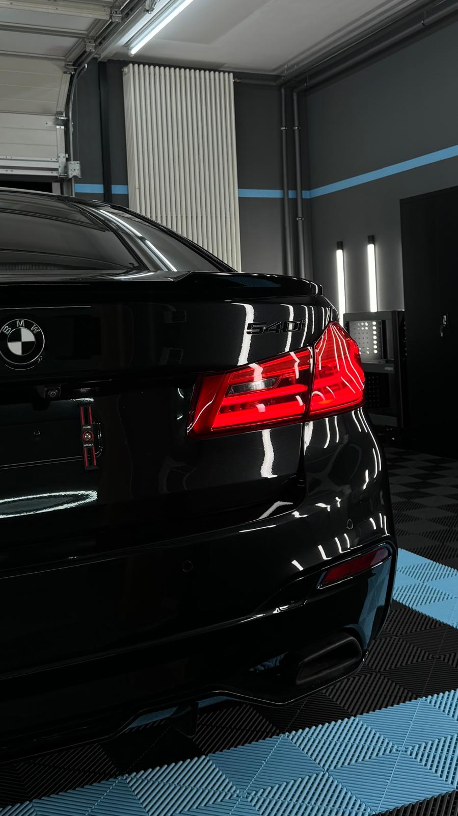 Schwarzer BMW 3er nach Lackpolitur – spiegelglattes Finish
